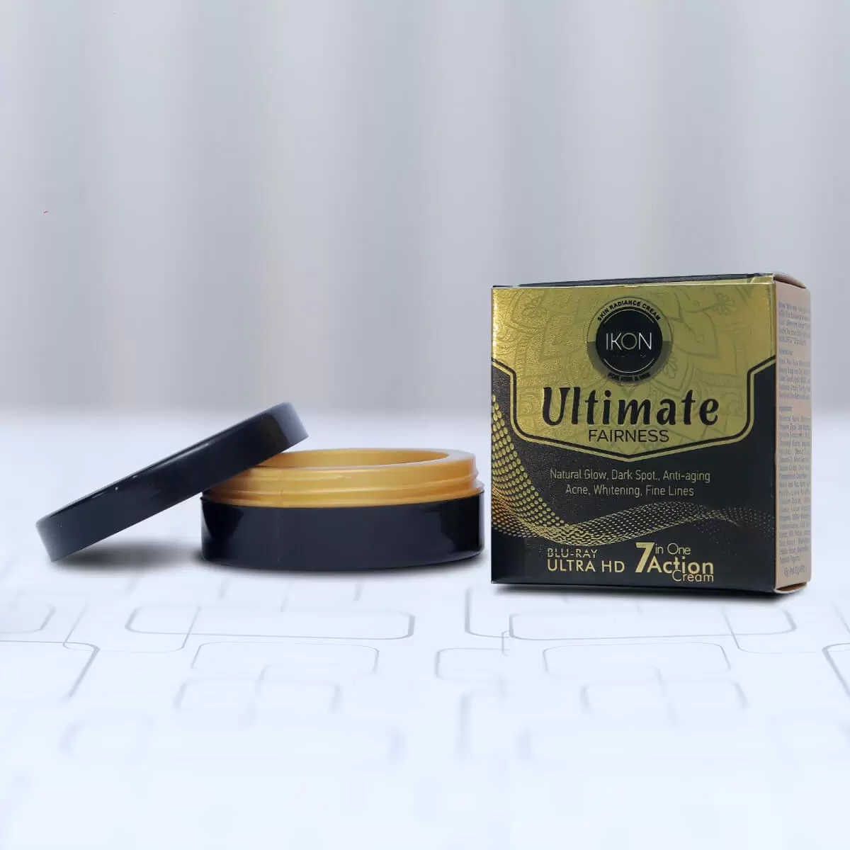 IKON Ultimate Fairness Cream 7 Action